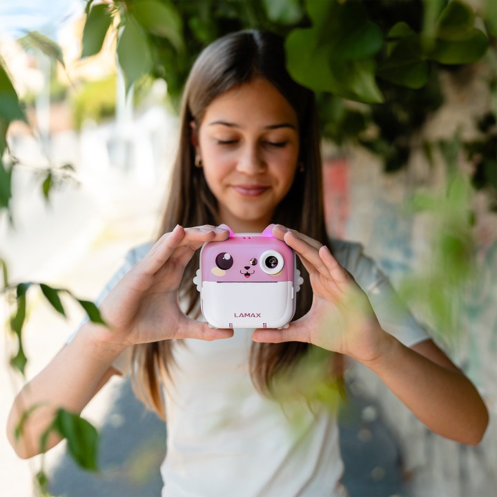 Dziecko z aparatem LAMAX InstaKid2 Plus Pink w kolorze różowym